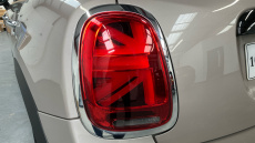 MINI Hatchback 1.5 Cooper Classic 5dr Auto Petrol Hatchback